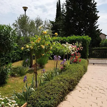 Apartment Kuca Ruza *